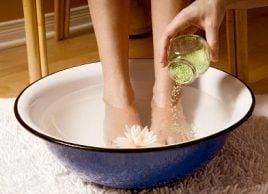 What are some home remedies to cure smelly feet?