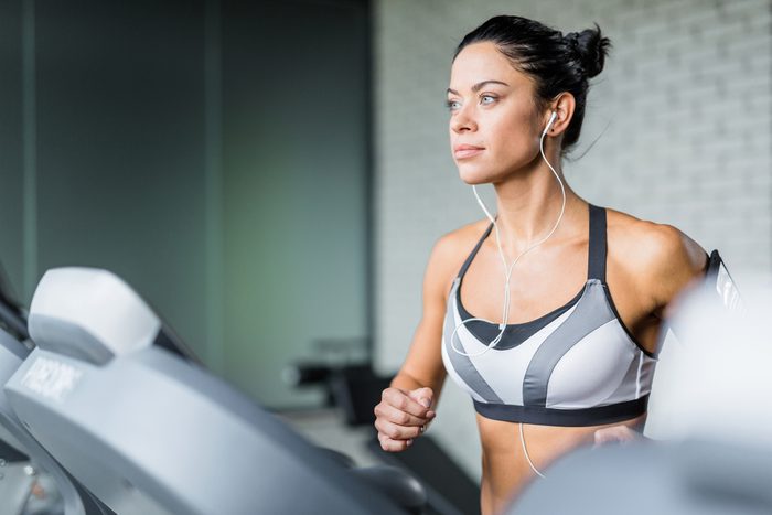 maximize your workout_woman on treadmill 