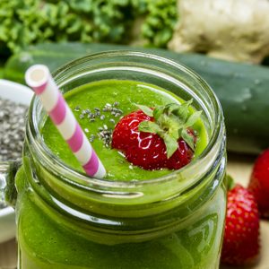 The Best Spinach and Strawberry Smoothie