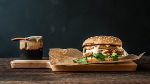Herbed Chicken and Apple Burgers