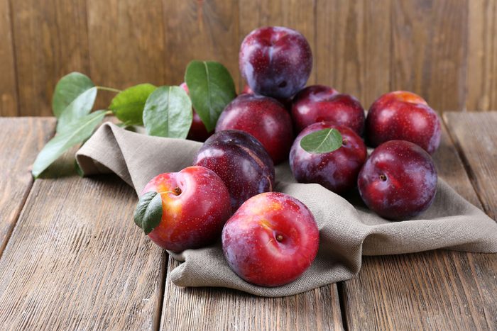 health benefits of eating plums