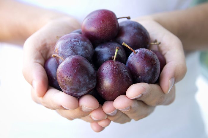 health benefits of eating plums
