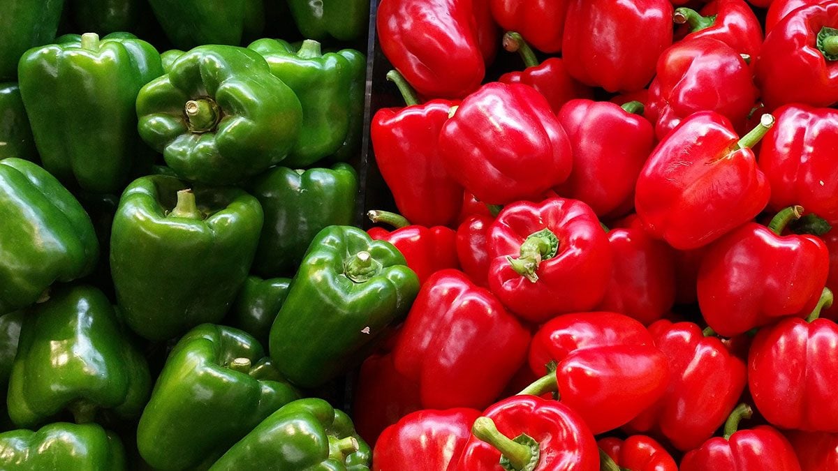 Foods high in vitamin C, red and green peppers