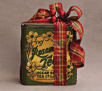 The vintage tin gift wrap