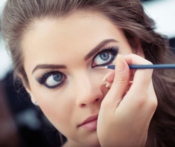 Beauty how-to: Cat eyeliner