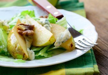 cheese pear walnut salad