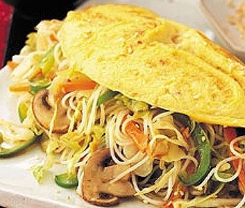 Noodle-stuffed Thai omelette