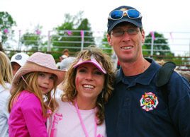 breast cancer survivor | image of young breast cancer survivor Stephanie Nugent with family