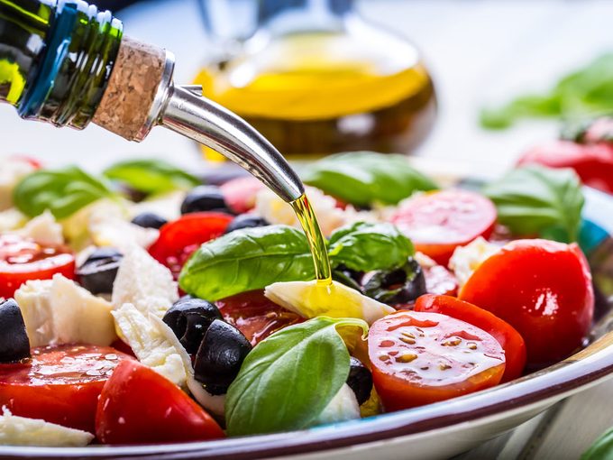 How Olive Oil Benefits Your Health 