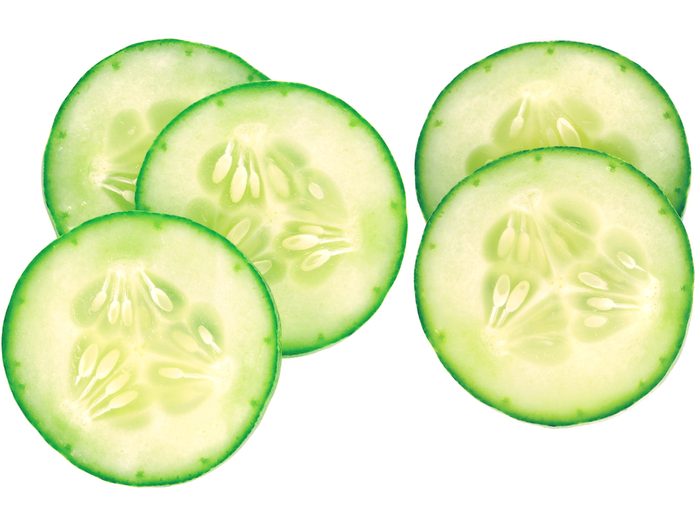 Reduce puffy eyes and dark circles with cucumber slices