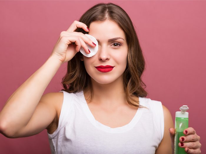 Tea tree oil can help remove makeup