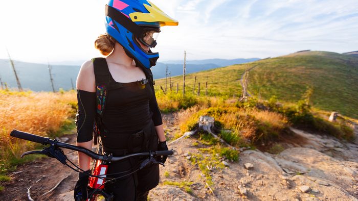 deal with injuries, mountaing biking woman 
