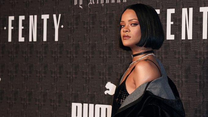 Rhianna called "thick," The star on the red carpet