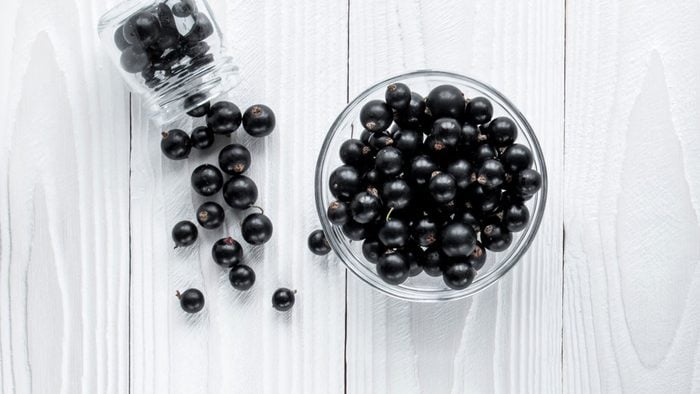 foods for a healthier heart, a bowl of black berries