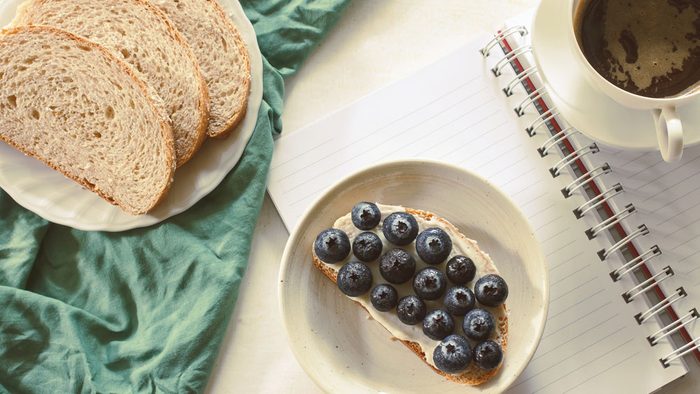 foods for a healthier heart: a whole wheat tostada with berries