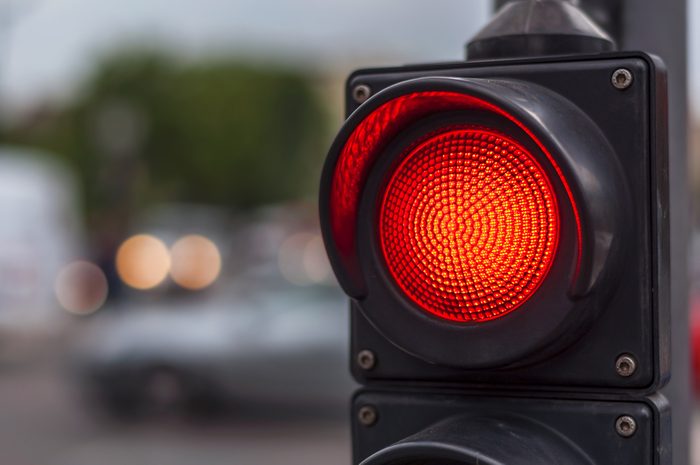 red traffic light_ stress-free commute 
