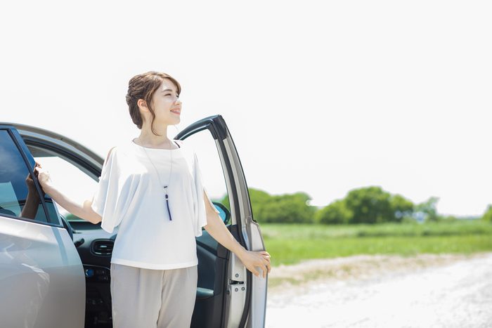 woman getting out of car_ stress-free commute 