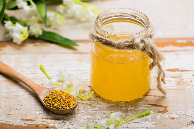 benefits of bee pollen_ bee pollen and honey