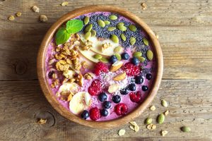 Blueberry and Spinach Smoothie Bowl