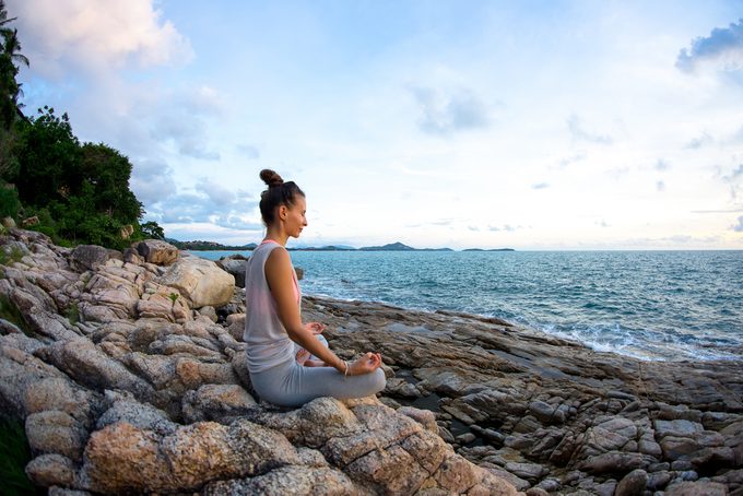 woman meditating_ meditation changes your brain 
