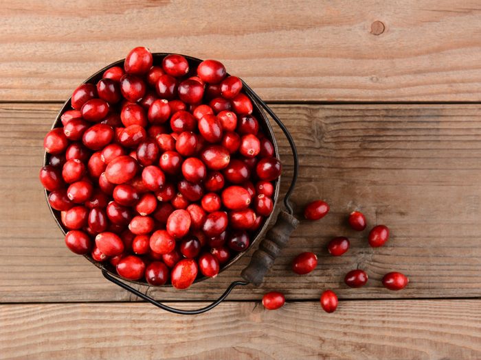 prevent UTIs, a bowl of cranberries