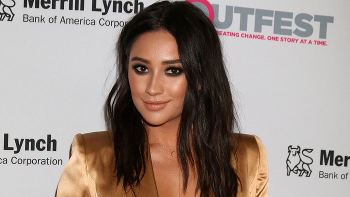 Shay-Mitchell-red-carpet-beauty