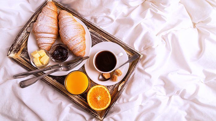 diet tips for sleeping, breakfast in bed