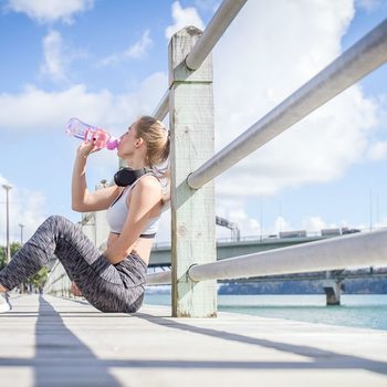 drink water for weight loss, woman drinking water during a run