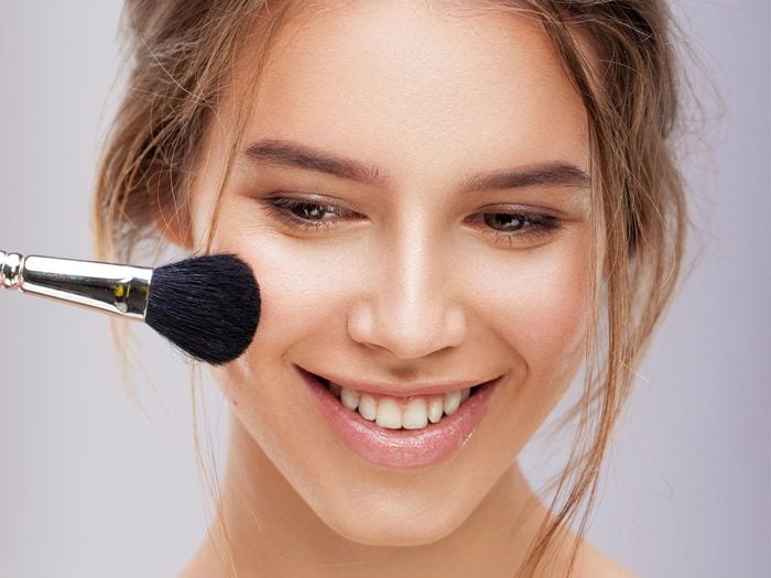 dull skin makeup mistakes, wrong colour foundation, woman applying makeup