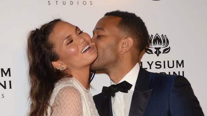 Hollywood mariages: Chrissy Teigen and John Legend on the red carpet