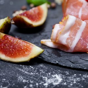 Last-Minute Appetizer: The Prettiest Walnut, Prosciutto and Fig Apps Recipe