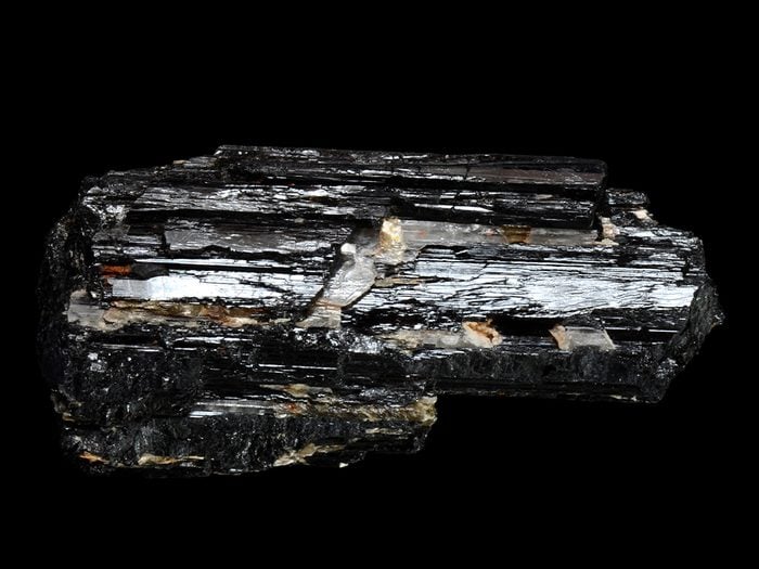 beginners guide to crystals black tourmaline