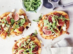 So Easy To Make: Caramelized Onion and Fig Pita Pizzas