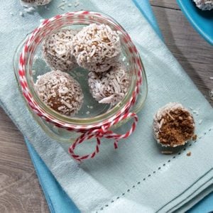 No-Bake Snowball Energy Bites Will Get You Through That Packed Holiday Schedule