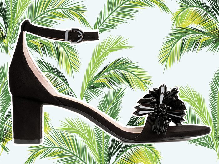 Black block-heeled sandles for vacation