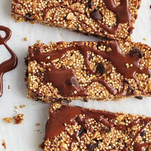 These Energy-Boosting Banana Chocolate Quinoa Bars Are a Snack Made in Heaven