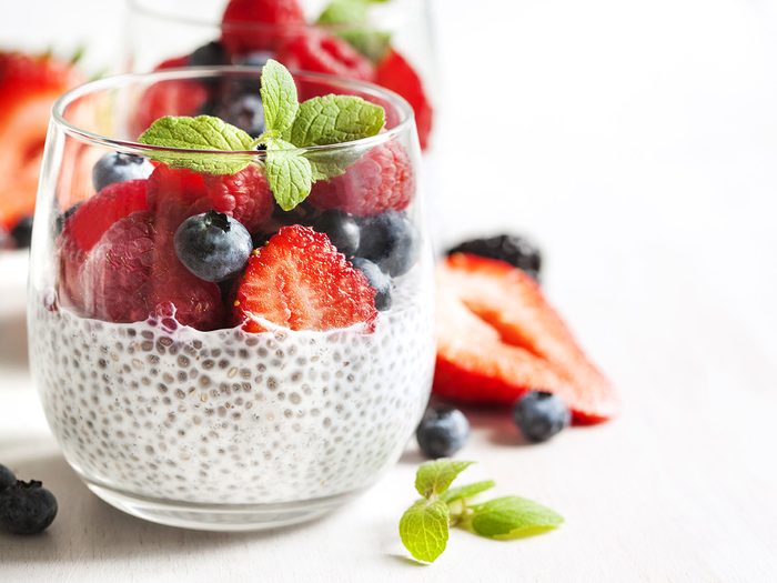 How to eat healthy, chia seed pudding with berries