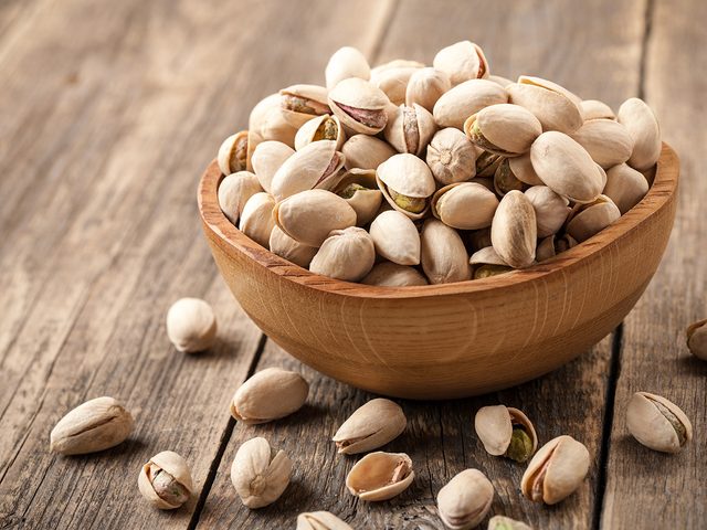 plant-based snacks | Extreme weight loss, bowl of pistachios