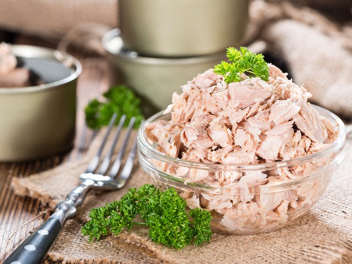 Healthy foods, a bowl of canned tuna with a fork