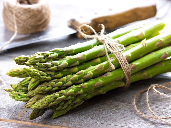 superfoods, bunch of asparagus tied with string