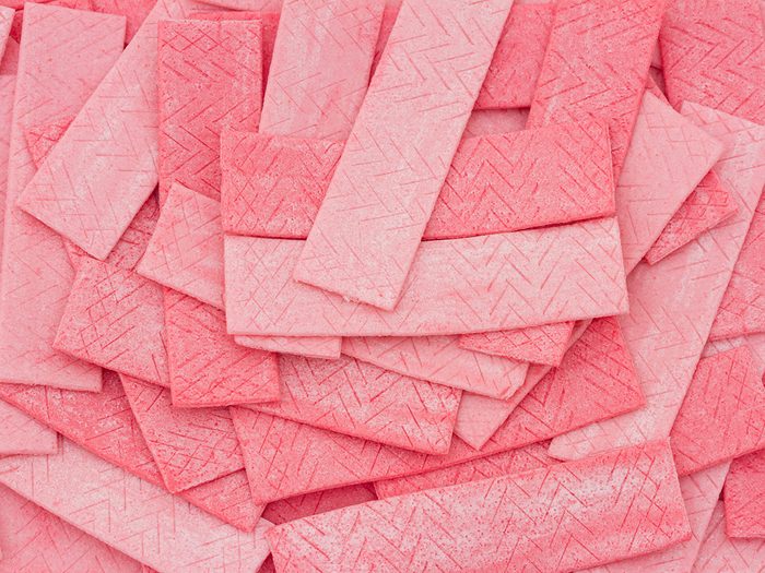 Zero calorie foods, a pile of pink sugar-free gum