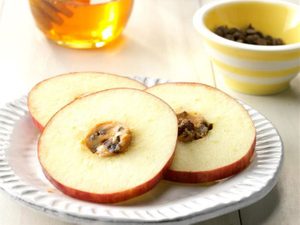 These Apple Cartwheels Make for a Great Midday Snack