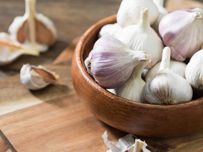home remedies for yeast infections - garlic