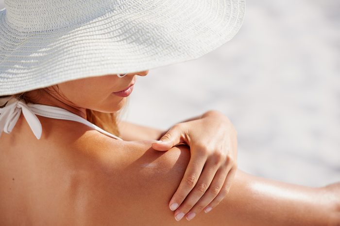 skin cancer | woman applying sun screen