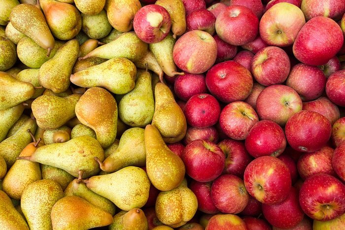 Foods to avoid before flying | Pears and apples