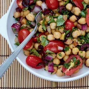This Vibrant Chickpea Salad Is a Summer Favourite