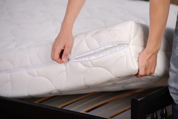 zipping mattress cover