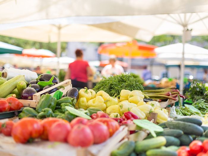 How to make walking less boring - farmers' market