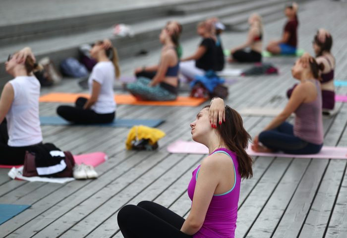 social distancing sports | outdoor yoga class
