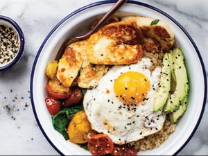 A Hearty Vegetarian Breakfast: Quinoa, Egg and Halloumi Bowls